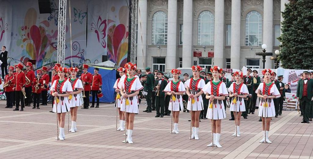 Вилейский образцовый духовой оркестр и мажоретки приняли участие в областном фестивале духовой музыки "Майский вальс"