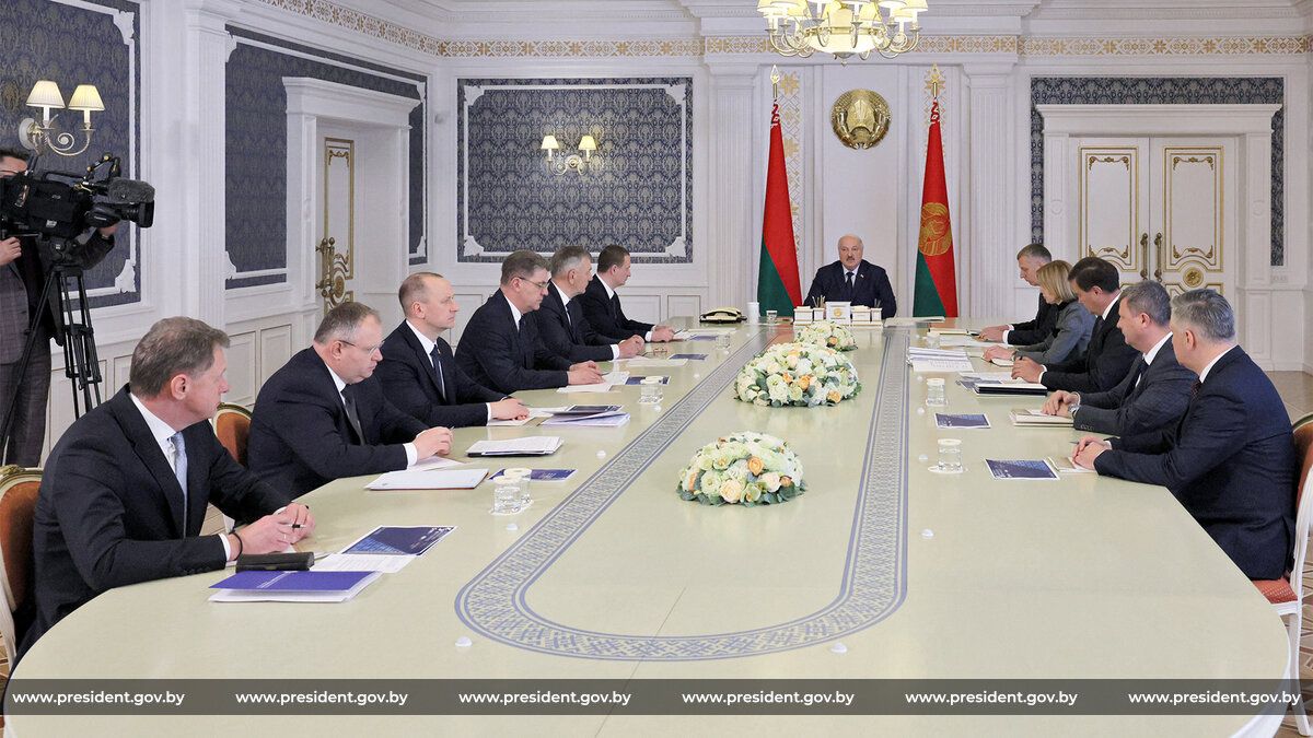 Александр Лукашенко собрал совещание по подготовке заседания Высшего Евразийского экономического совета и Евразийского экономического форума