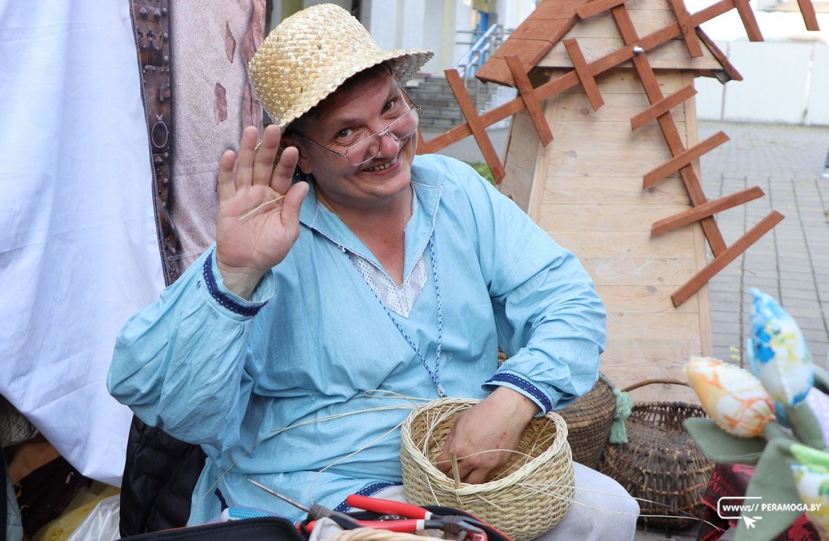 «МАЛАДЗЕЧНА – 2025»: вилейчане присоединились к празднику с белорусским колоритом