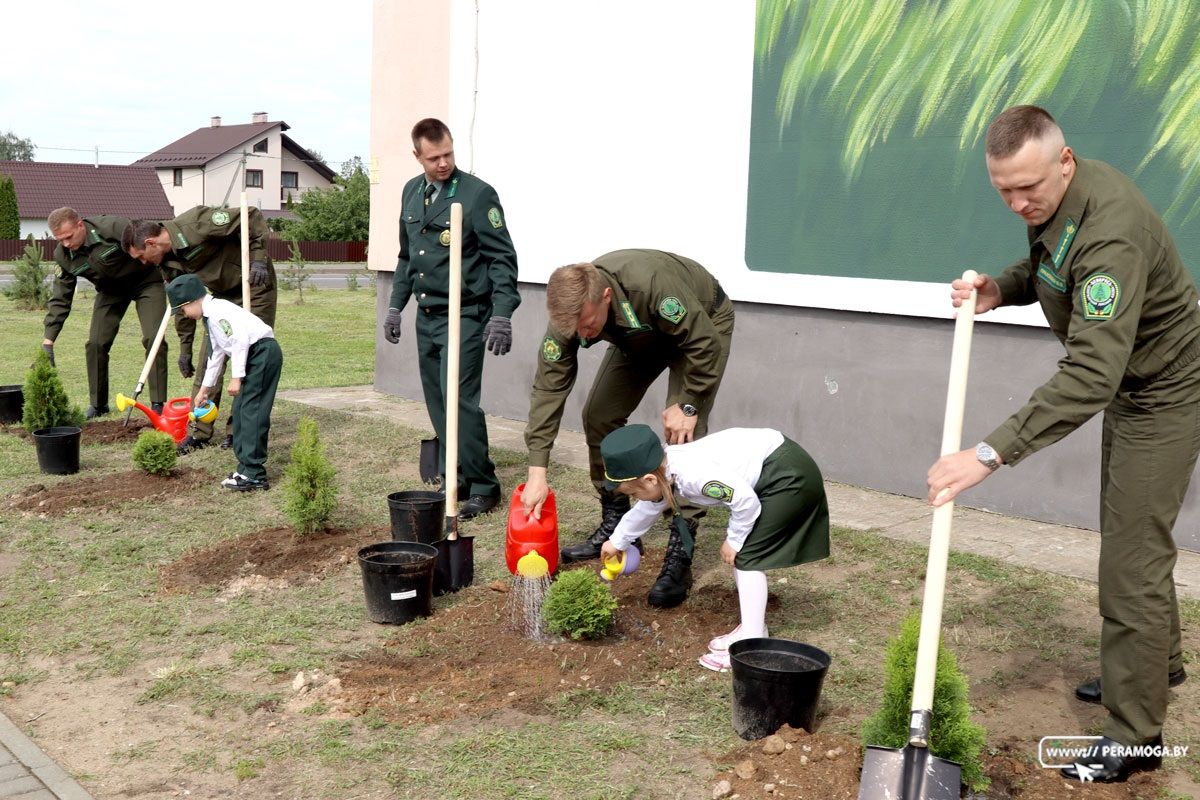 В Вилейке состоялось торжественное открытие мурала «Мы служим лесу, чтобы лес служил людям»