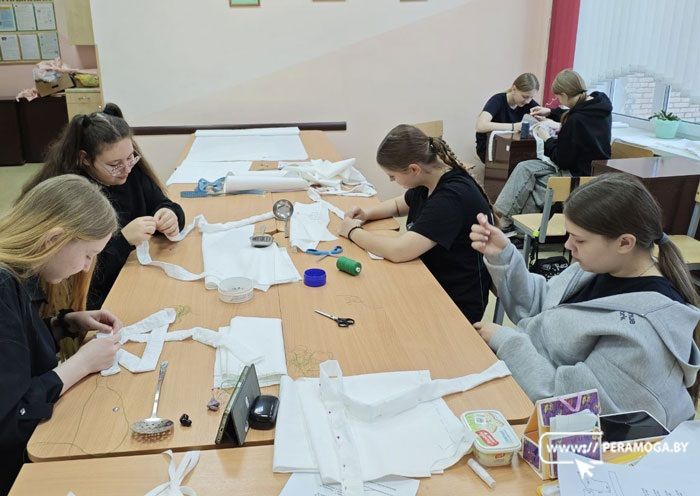 Полем, шьем, ремонтируем… Чем занимаются подростки в районе в свободное от учёбы время?