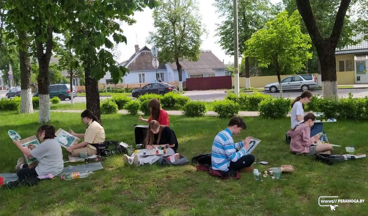 «Мы сотворим с вами чудо!». В Вилейке стартовал XIV районный пленэр юных художников