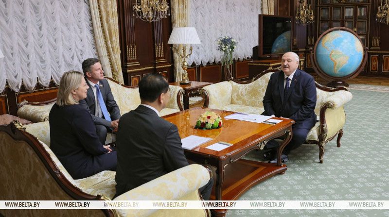Лукашенко встретился с ректором Пекинского университета Гун Цихуаном