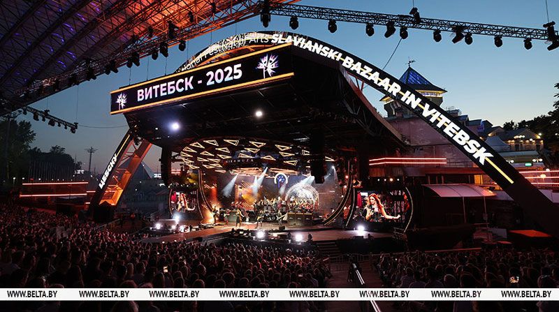 Оркестр дал рока! На "Славянском базаре" в Летнем амфитеатре прозвучали легендарные хиты Оркестр дал рока! На "Славянском базаре" в Летнем амфитеатре прозвучали легендарные хиты