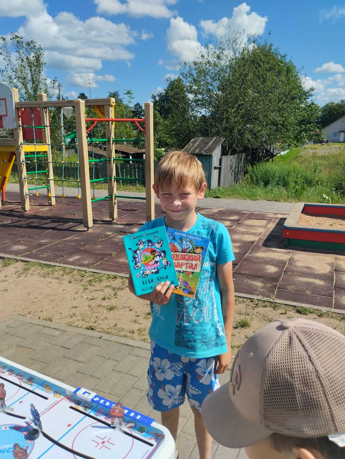 Библиотека на выезде: солнечные встречи с книгой продолжаются