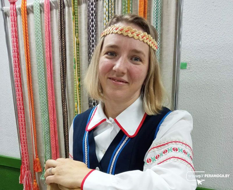 І тчэ, забыўшыся, рука… Знаёмім са Святланай Журыха - ткачыхай з Вілейкі