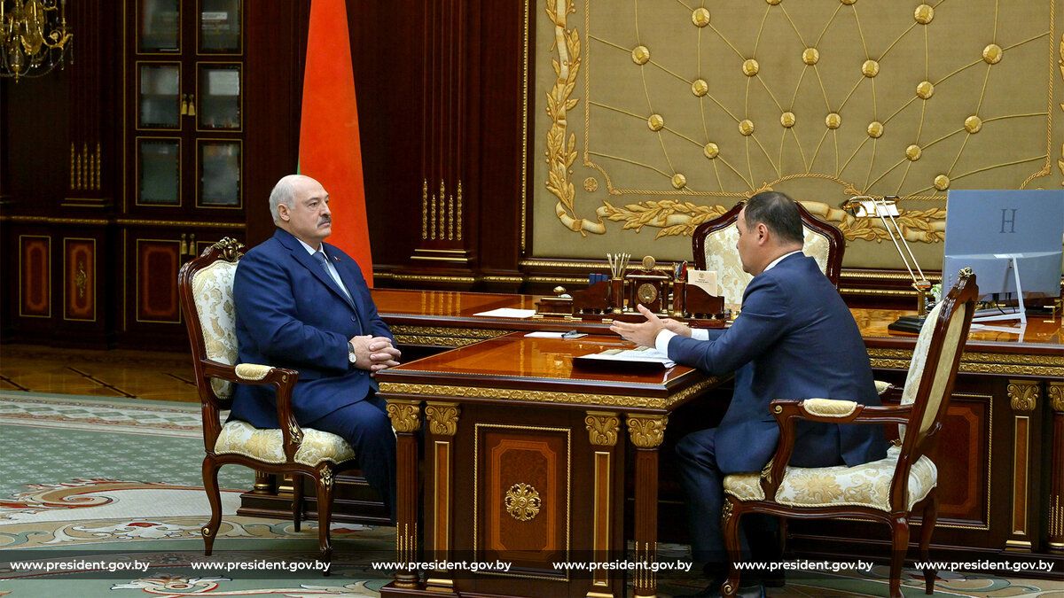 Александр Лукашенко: в банках "лишних" денег быть не должно Александр Лукашенко: в банках "лишних" денег быть не должно