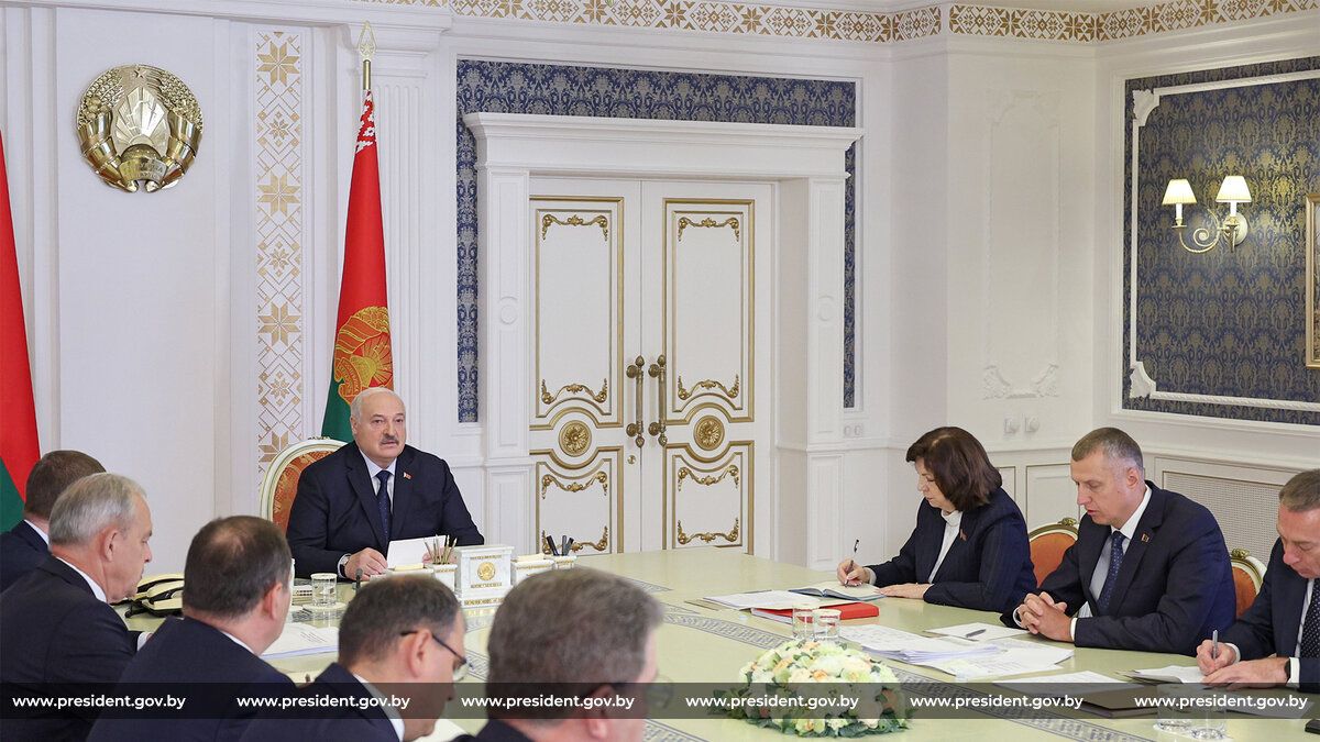 Александр Лукашенко: назрела необходимость кардинальных изменений форм и методов работы по развитию туризма Александр Лукашенко: назрела необходимость кардинальных изменений форм и методов работы по развитию туризма