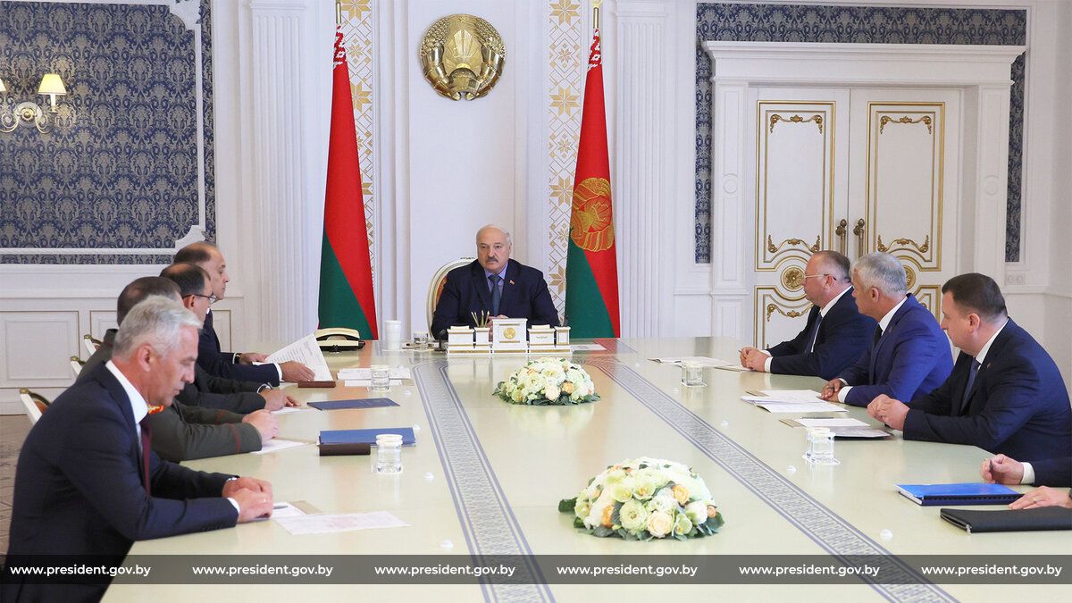 Александр Лукашенко собрал совещание по вопросу ракетного производства