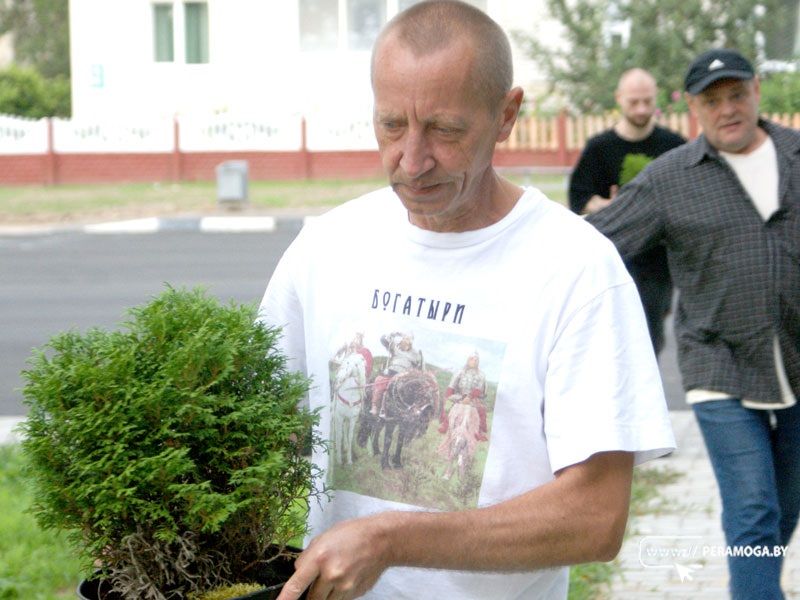 В Долгиново прошел масштабный субботник