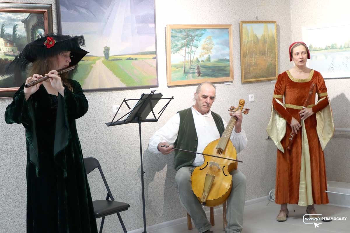 В Вилейке прошла первая выставка союза художников Минщины В Вилейке прошла первая выставка союза художников Минщины