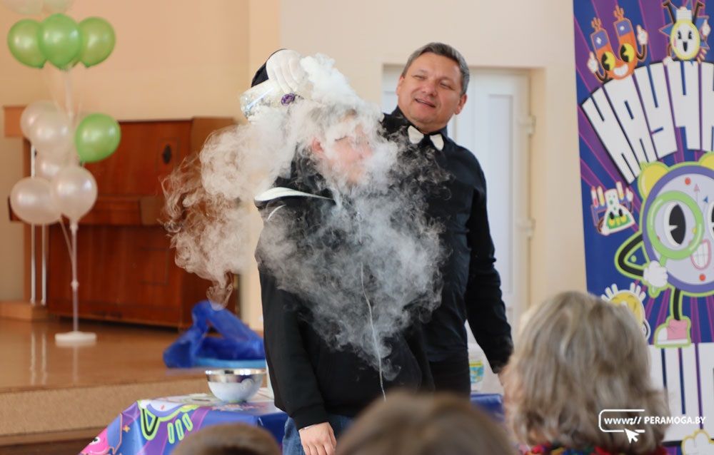 Научное шоу, выступление каратистов. В Вилейке прошел праздник "Скоро в школу"