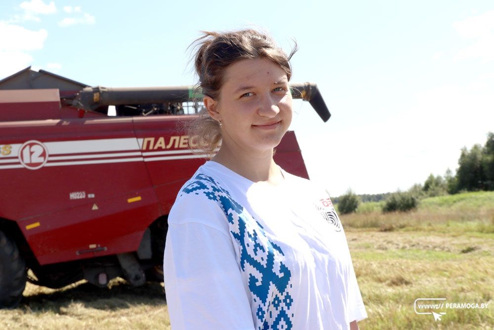 Алена не першы год ўдзельнічае ва ўборачнай на Вілейшчыне