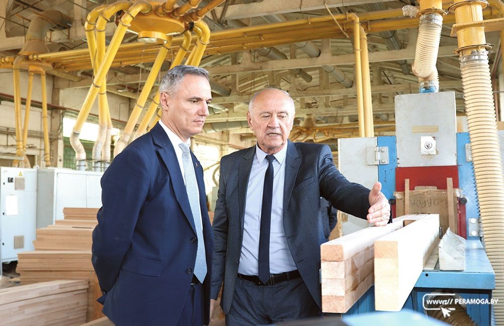 Председатель концерна «Беллесбумпром» Александр Пшённый посетил ОАО «Стройдетали»