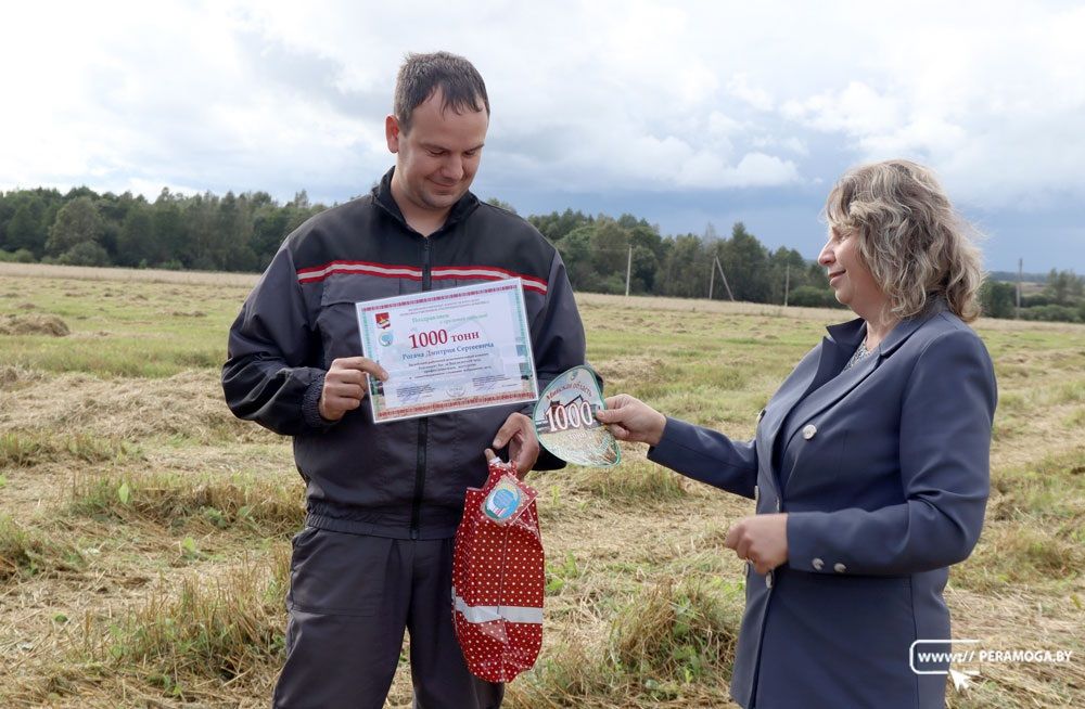 Хлебаробы на Вілейшчыне працуюць, выкарыстоўваючы кожную пагодлівую гадзіну Хлебаробы на Вілейшчыне працуюць, выкарыстоўваючы кожную пагодлівую гадзіну
