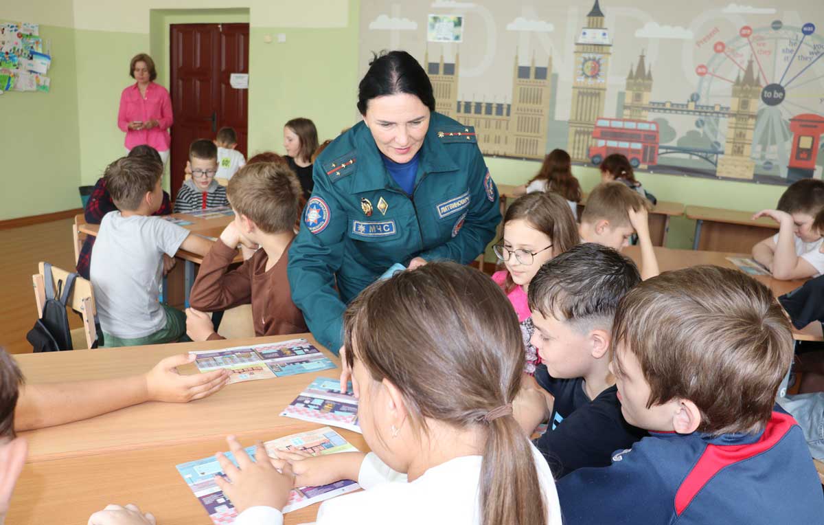 Ребятам в пришкольных лагерях напомнили правила безопасного отдыха в летний период