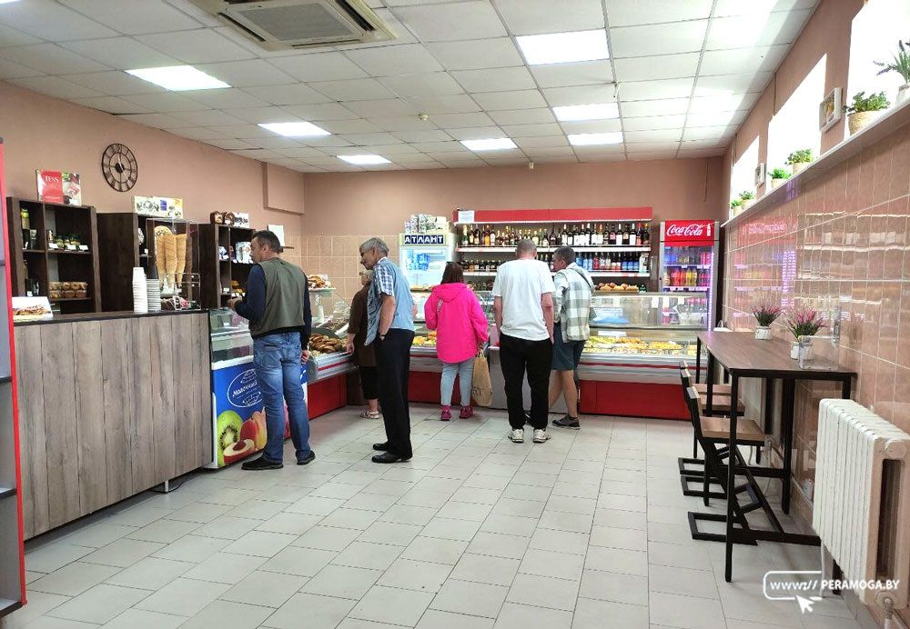 Современный дизайн и новые блюда. В Вилейке после обновления открылась кулинария №2