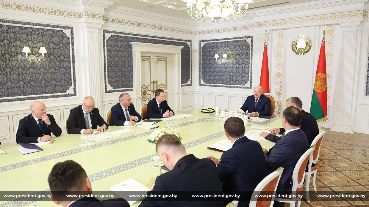 Александр Лукашенко провел совещание по вопросам развития сферы цифровых знаков