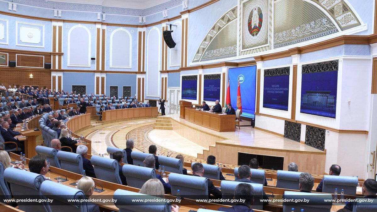 Александр Лукашенко поставил задачу расширить сферу применения цифровых знаков