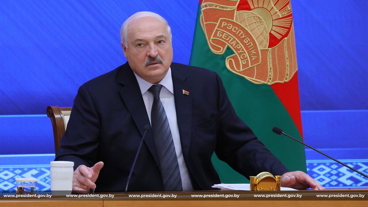 Лукашенко: когда люди государству доверяют – они несут свои деньги в банк