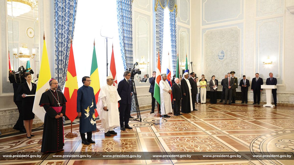 Александр Лукашенко принял верительные грамоты послов зарубежных стран