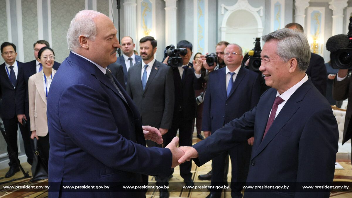 Александр Лукашенко встретился с членом Постоянного комитета Политбюро ЦК Компартии Китая Ли Си