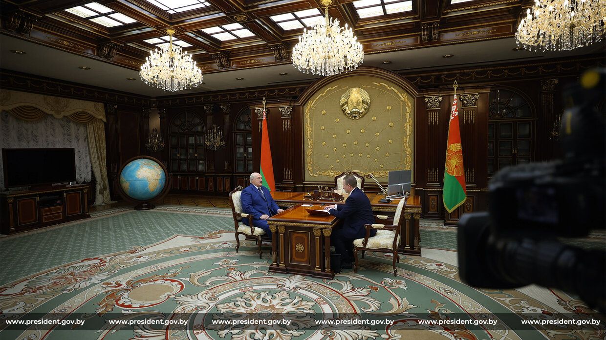 Александр Лукашенко поручил сформировать в Нацбанке группу по анализу ситуации в экономике
