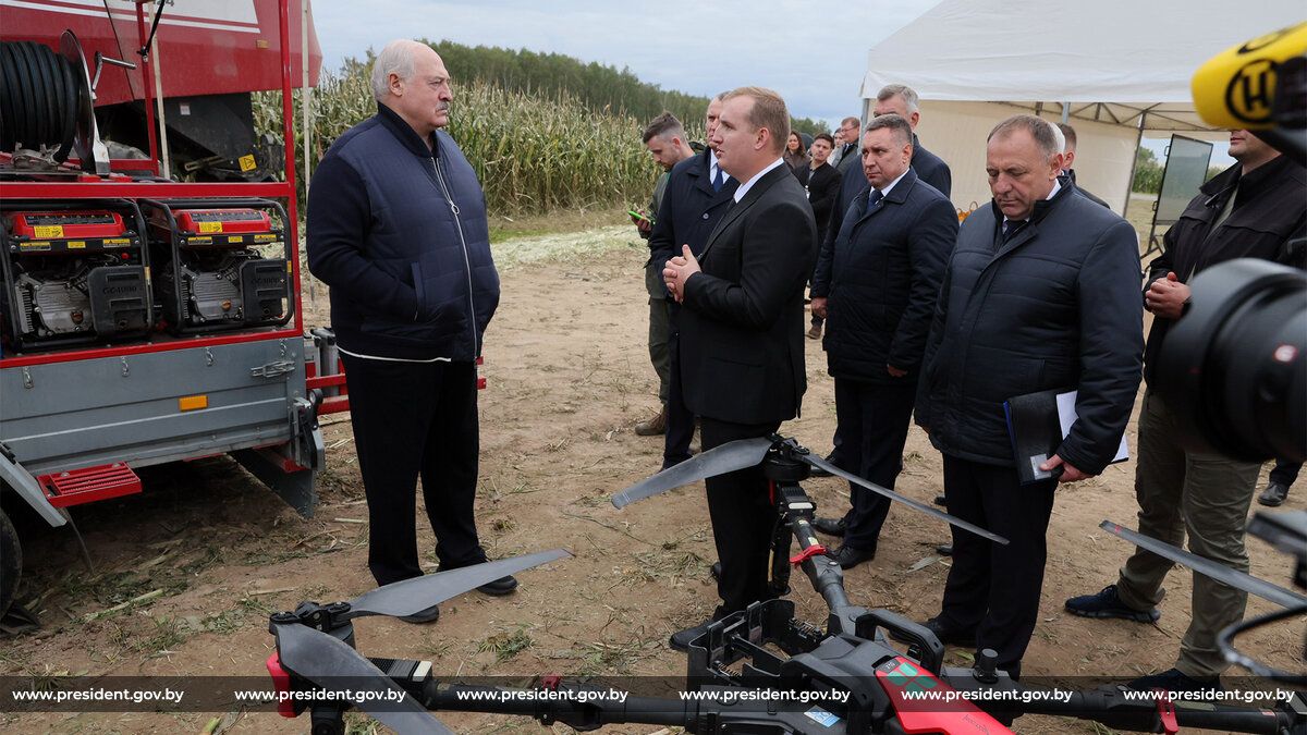 Александр Лукашенко поручил до 3 октября завершить весь сев по югу страны, по другим областям – до 1 октября