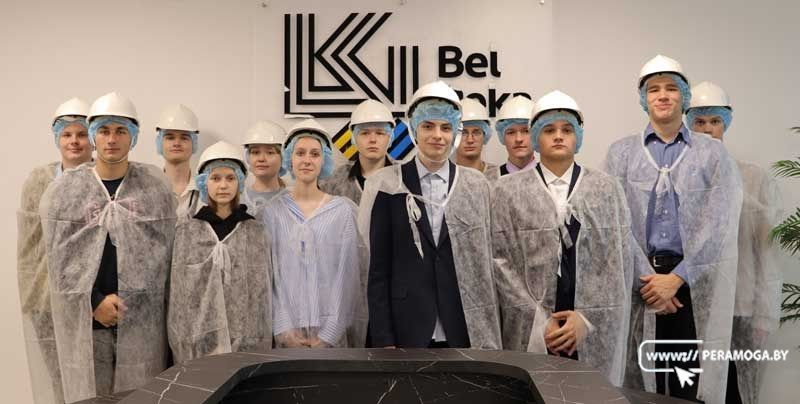 Вилейские школьники побывали на заводе по производству порошковых красок Вилейские школьники побывали на заводе по производству порошковых красок