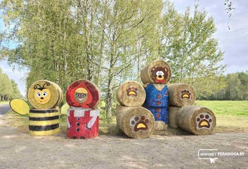 Медведи, замок, вертолет. Поля Вилейщины украшают композиции из соломы