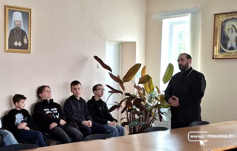 С юными вилейчанами провели беседу на тему «Христос – Бог и Человек»