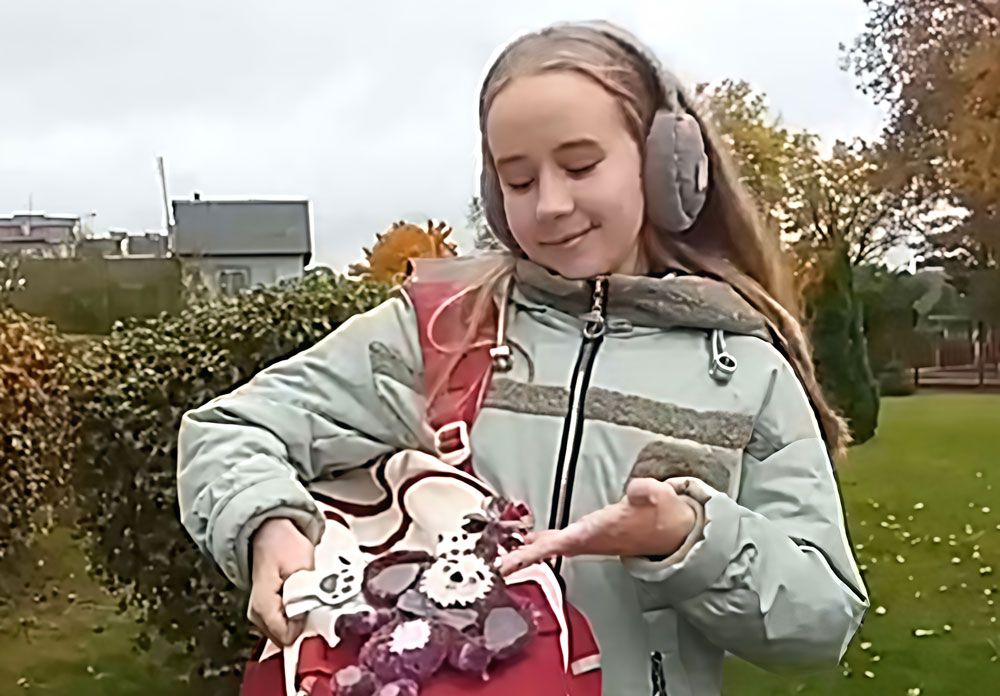 Юная вилейчанка крючком связала фликер "Чебурашка" Юная вилейчанка крючком связала фликер "Чебурашка"