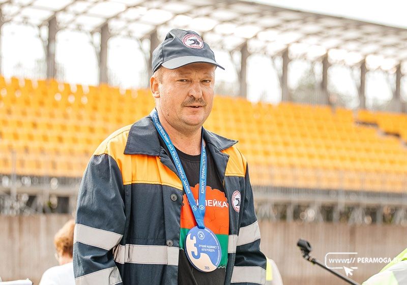 Машинист автогрейдера из Вилейки занял 3 место в конкурсе профмастерства