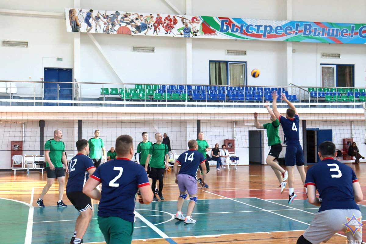 Вилейские спасатели завоевали бронзу в зональных соревнованиях по волейболу Вилейские спасатели завоевали бронзу в зональных соревнованиях по волейболу