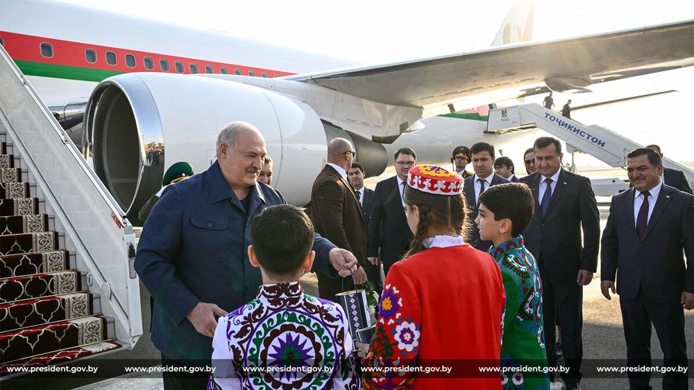 Александр Лукашенко прибыл с рабочим визитом в Таджикистан