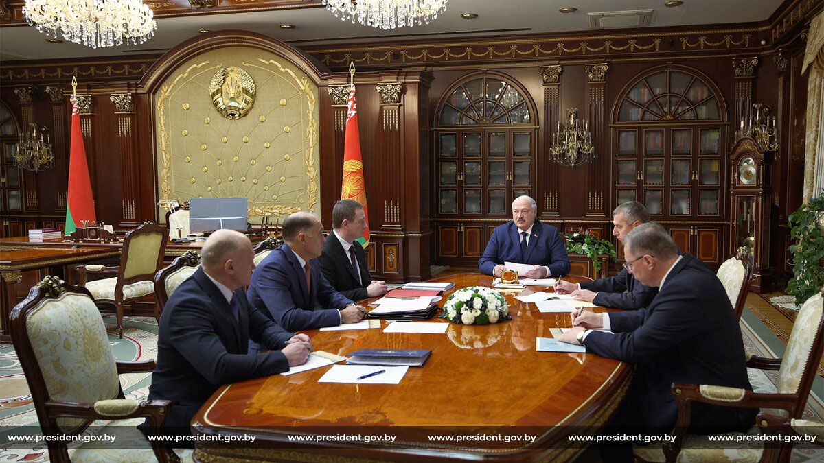 Александр Лукашенко: тенденция возобновления двустороннего диалога Беларуси и США приобрела "некоторый положительный импульс" Александр Лукашенко: тенденция возобновления двустороннего диалога Беларуси и США приобрела "некоторый положительный импульс"