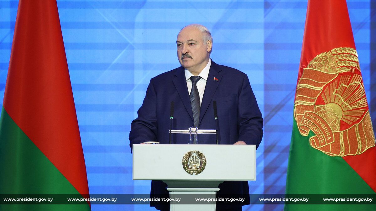 Александр Лукашенко назвал причину размещения в Беларуси ракетного комплекса "Орешник"