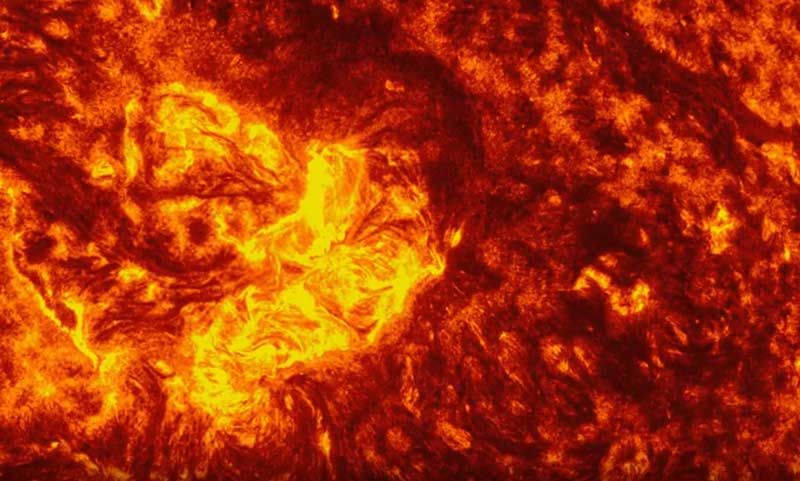 На Солнце зарегистрирована сильная вспышка На Солнце зарегистрирована сильная вспышка