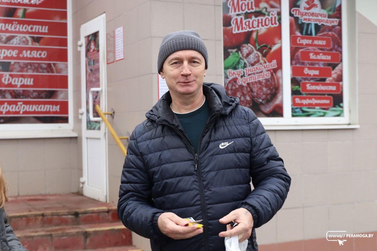 «Самое сложное в отцовстве – это математика!». В Вилейке активисты БРСМ поздравили мужчин с днем отца