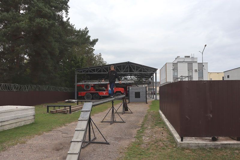 В военно-патриотическом клубе «Единство» продолжается активная работа по плановому обучению воспитанников