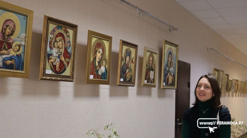 Выставка православных икон художницы Ядвиги Сенько открылась в вилейской библиотеке