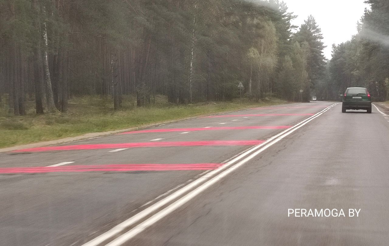 Фотофакт. В Вилейском районе обновлена "шумовая разметка"