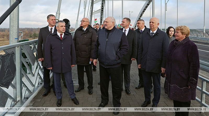 Лукашенко в Мозыре открыл обновленный мост через Припять