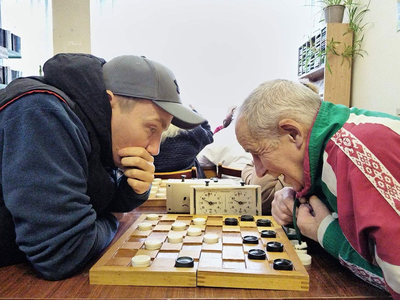 Среди слабовидящих прошёл открытый турнир по шашкам