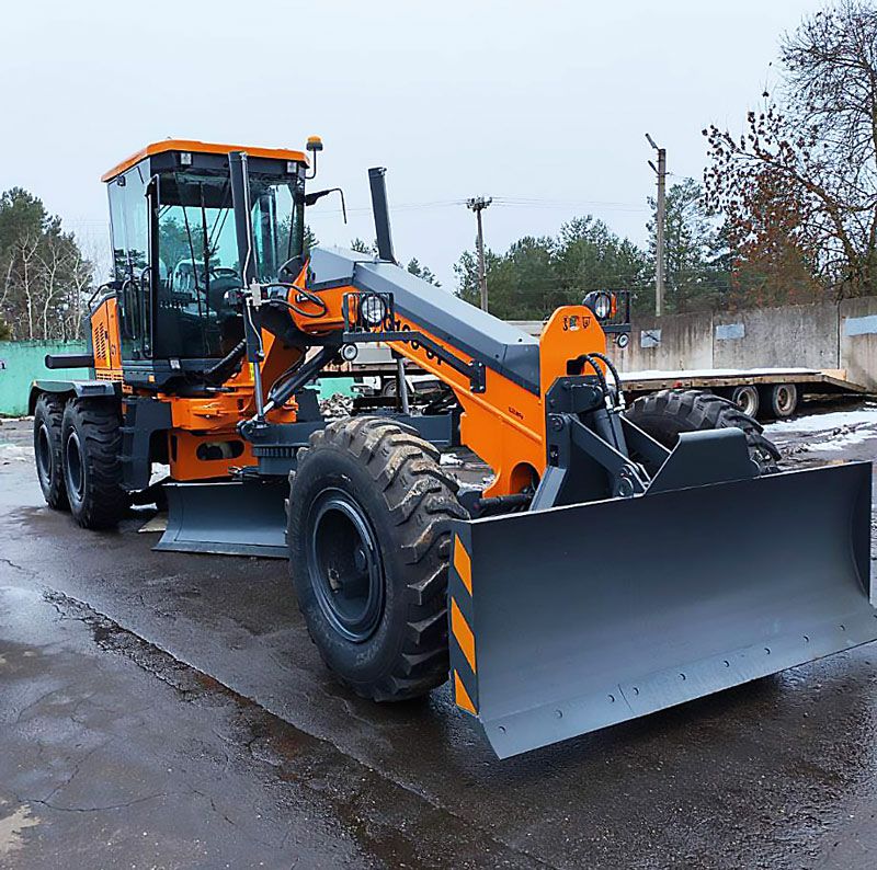 В парке техники Вилейского ЖКХ — пополнение. Новый грейдер "Амкадор" готовится к работе