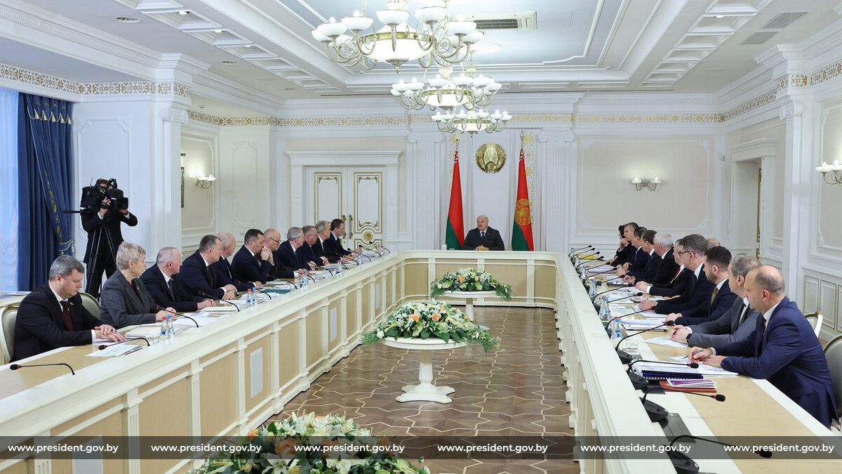 Александр Лукашенко собрал совещание о доработке Программы социально-экономического развития Беларуси на 2026-2030 годы