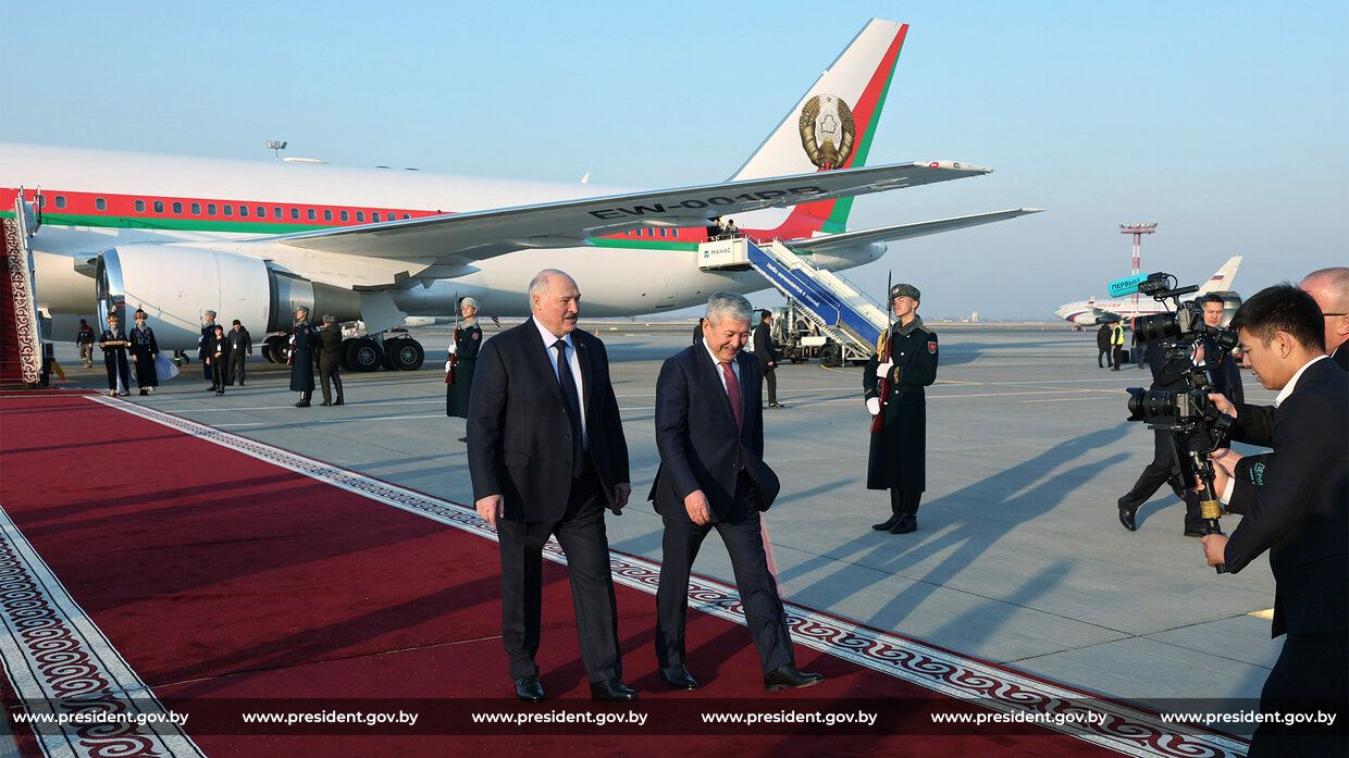 Александр Лукашенко прибыл с рабочим визитом в Кыргызскую Республику