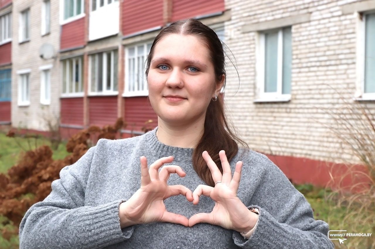 Искусство слышать руками. Жительница Вилейки Виктория Чайковская рассказала о профессии  сурдопереводчика