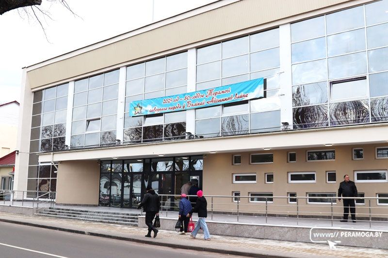 Просторно и торжественно. Смотрите, как выглядит фойе Дома культуры в Вилейке после ремонта