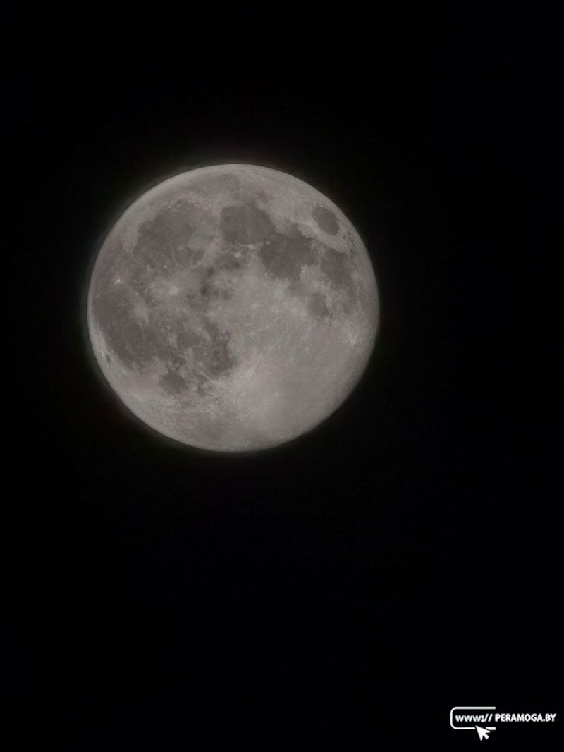Фотофакт. «Бобровая» луна сияла над Вилейкой
